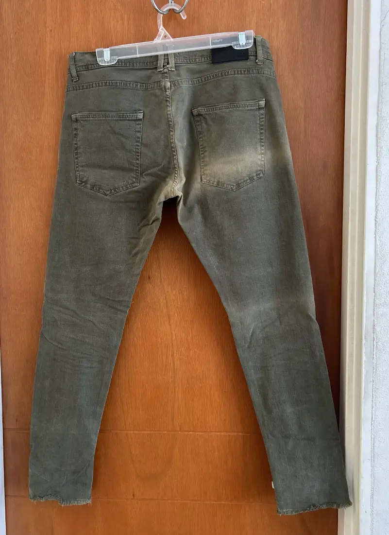 Pantalón Zara Bull verde olivo rasgado - Imagen 2
