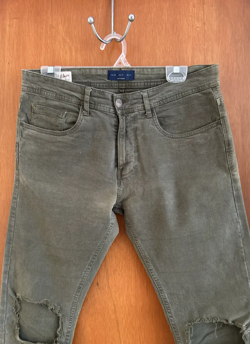 Pantalón Zara Bull verde olivo rasgado - Imagen 5
