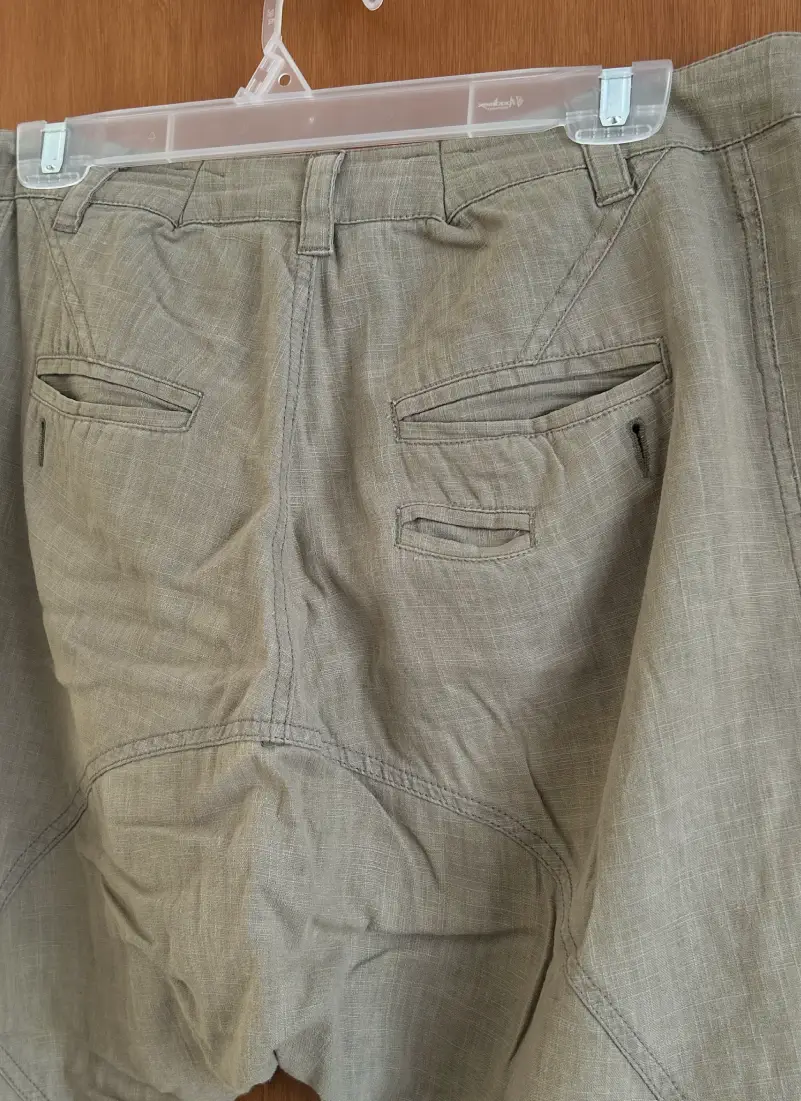 Short capri Pull&Bear verde olivo claro estilo bombacho