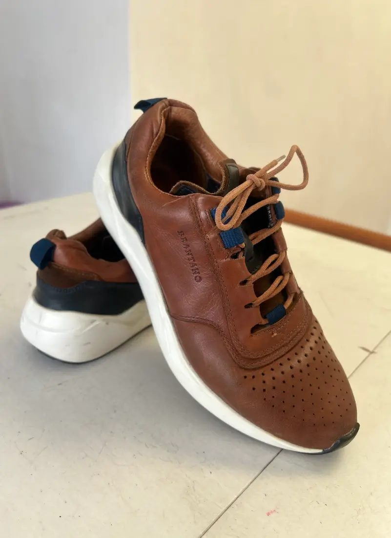 Tenis de piel Brantano en color café con diseño casual