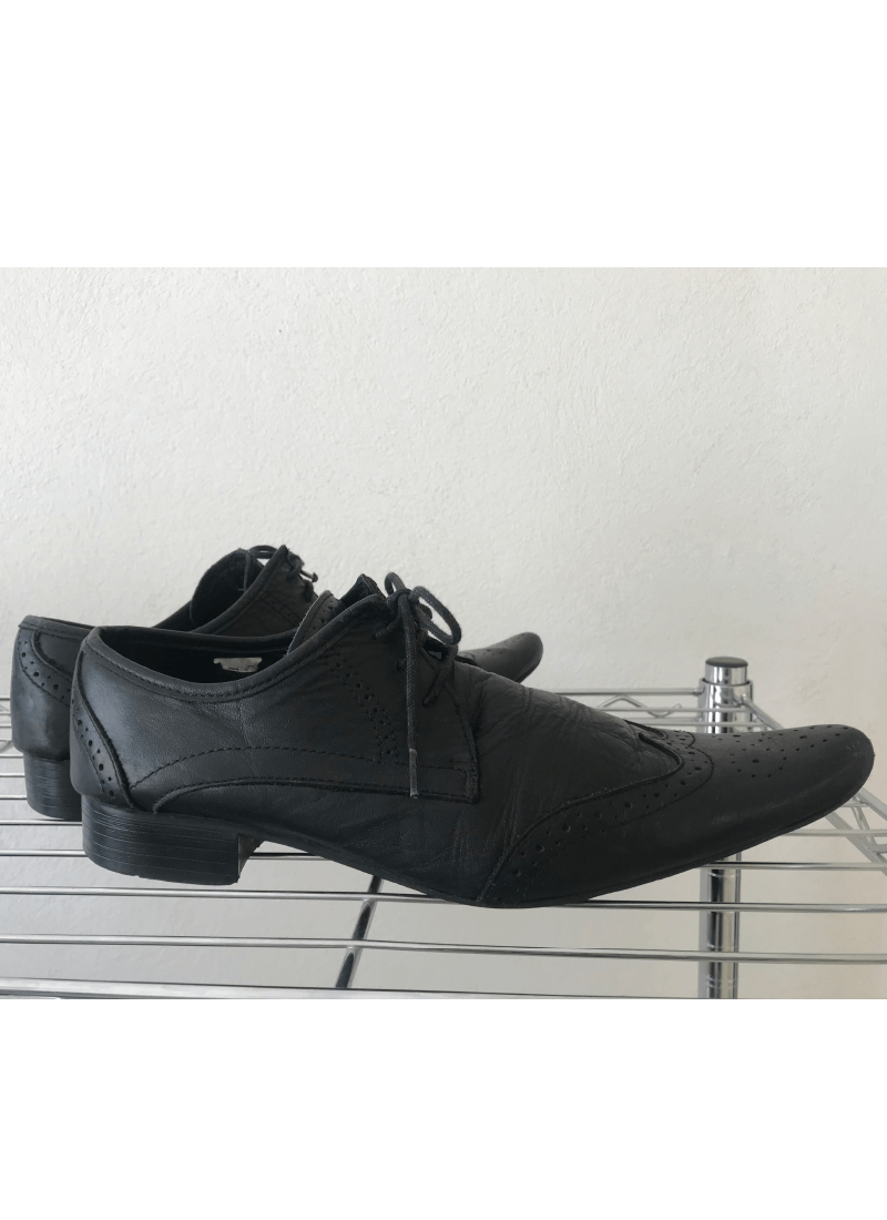 Lengua-Magazine-Bazar-Ropa-Accesorios-y-mas-de-segunda-mano-zapatos-de-piel-zapatos-usados-zapatos-de-segunda-color-negro-marca-urban-streat-wear-4 Lengua-Magazine-Bazar-Ropa-Accesorios-y-mas-de-segunda-mano-zapatos-de-piel-zapatos-usados-zapatos-de-segunda-color-negro-marca-urban-streat-wear-zapatos-clasicos-de-piel