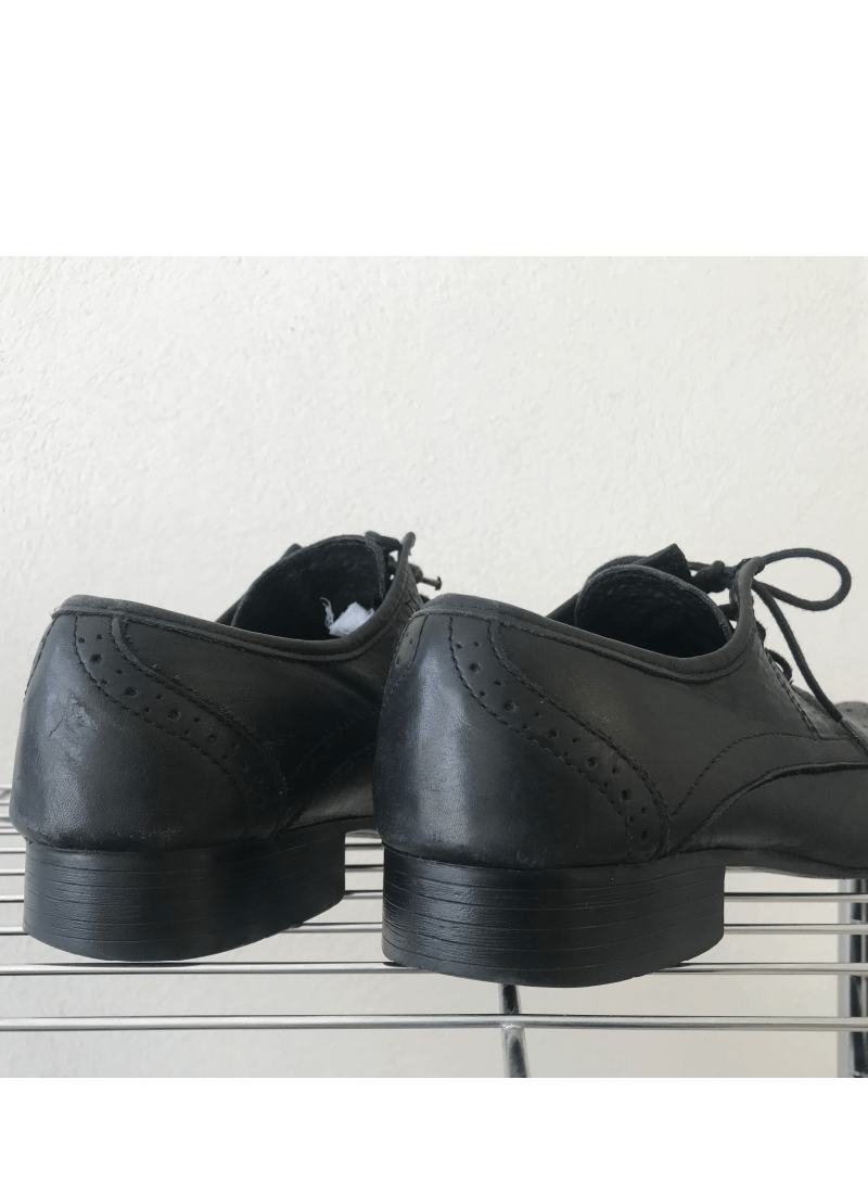 Lengua-Magazine-Bazar-Ropa-Accesorios-y-mas-de-segunda-mano-zapatos-de-piel-zapatos-usados-zapatos-de-segunda-color-negro-marca-urban-streat-wear-5 Lengua-Magazine-Bazar-Ropa-Accesorios-y-mas-de-segunda-mano-zapatos-de-piel-zapatos-usados-zapatos-de-segunda-color-negro-marca-urban-streat-wear-zapatos-clasicos-de-piel