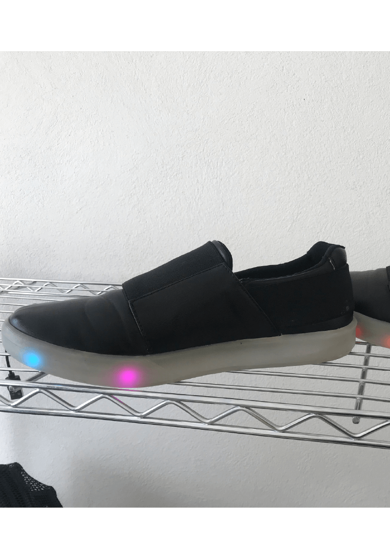 Lengua-Magazine-Bazar-Ropa-Accesorios-y-mas-de-segunda-mano-Tenis-Glowalkers-tenis-de-piel-luces 1
