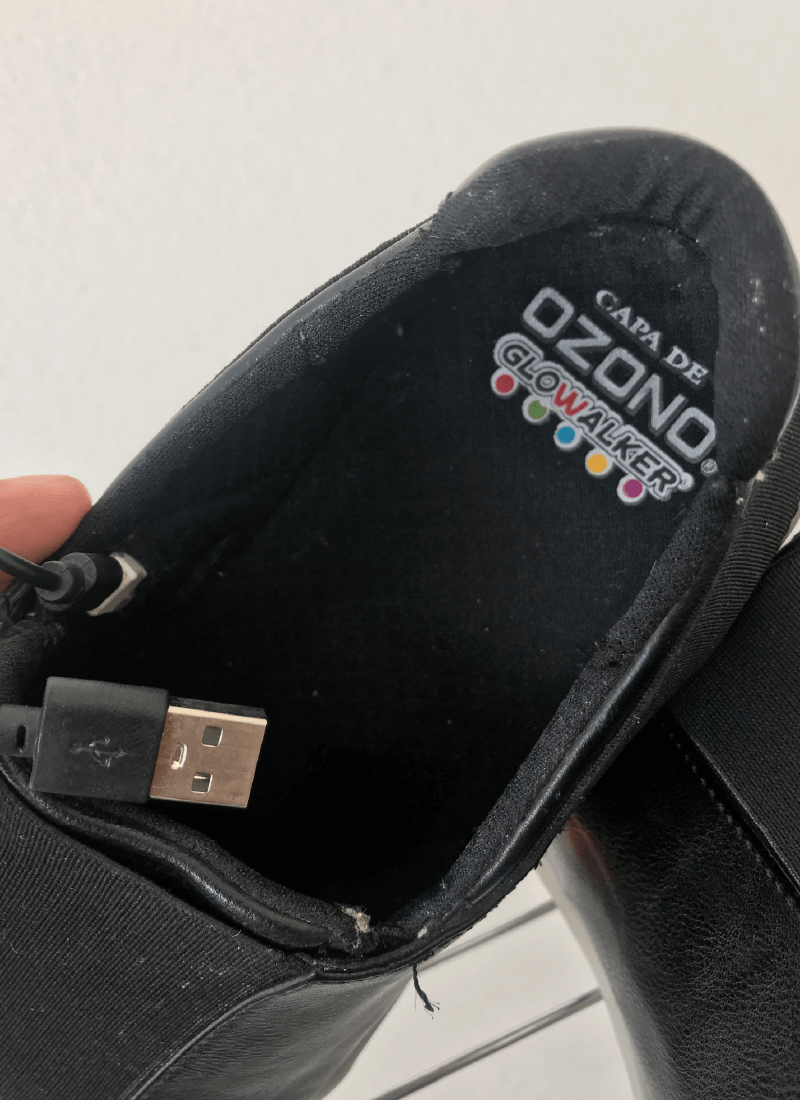 Lengua-Magazine-Bazar-Ropa-Accesorios-y-mas-de-segunda-mano-Tenis-Glowalkers-tenis-de-piel-luces 3
