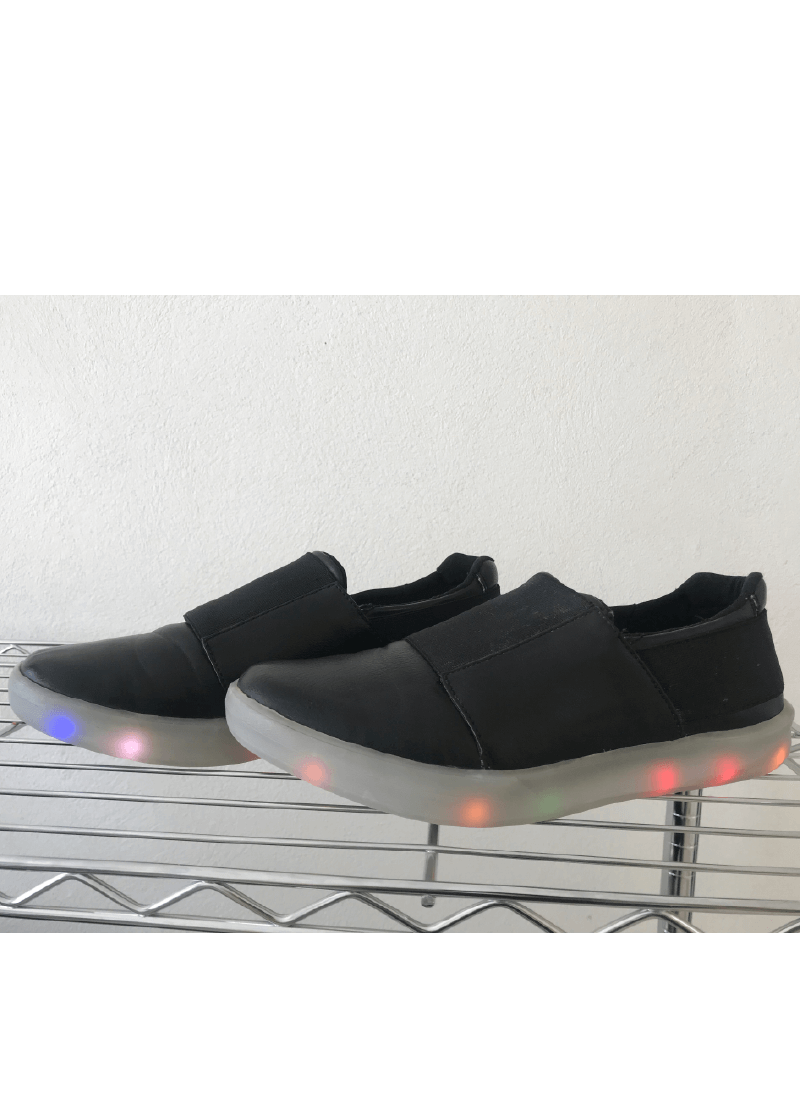 Lengua-Magazine-Bazar-Ropa-Accesorios-y-mas-de-segunda-mano-Tenis-Glowalkers-tenis-de-piel-luces 5