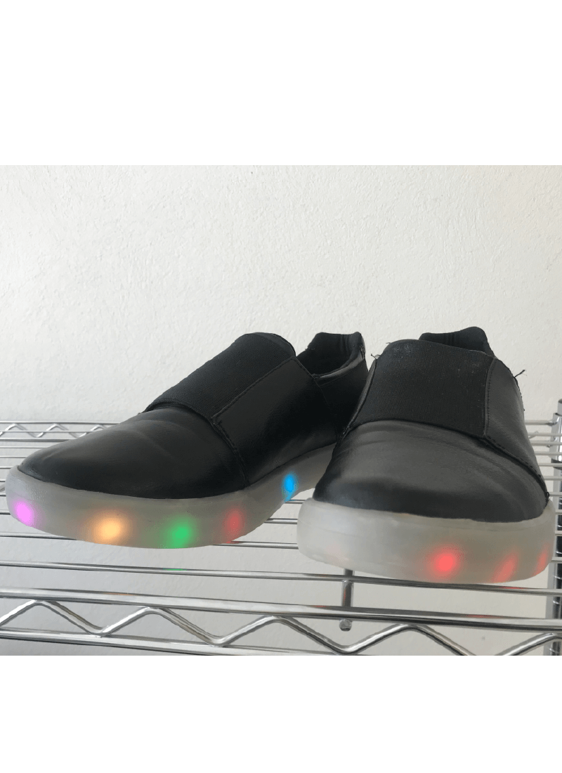 Lengua-Magazine-Bazar-Ropa-Accesorios-y-mas-de-segunda-mano-Tenis-Glowalkers-tenis-de-piel-luces 6