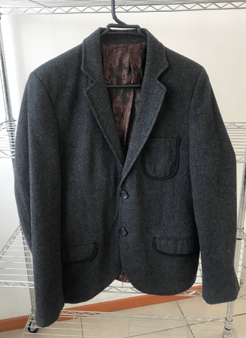 Lengua-Magazine-Bazar-Ropa-Accesorios-y-mas-de-segunda-mano-ropa-usada-saco-blazer-hombre-saco-de-hombre-marca-lob-color-gris-oscuro