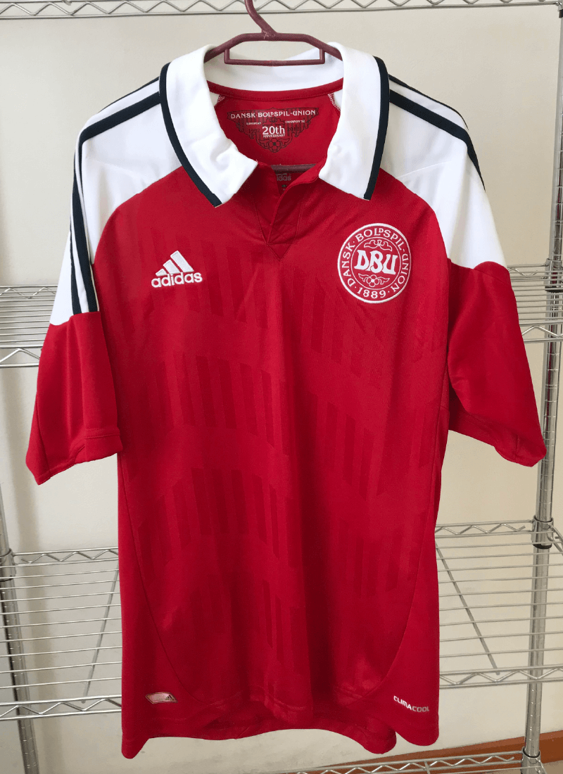 Lengua-Magazine-Bazar-de-segunda-mano-playera-futbolerea-addidas-seleccion-danesa-seleccion-dinamarca-champions-1992-2012