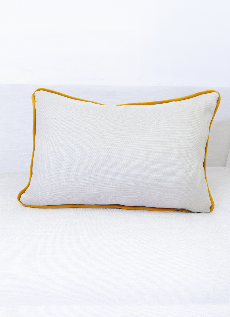 cojines-decorativos-mclr-tienda-en-linea-de-cojineria-mclr-decoracion-para-el-hogar-cojin-minimalista-cojin-riñonera-decorativa-color-amarillo