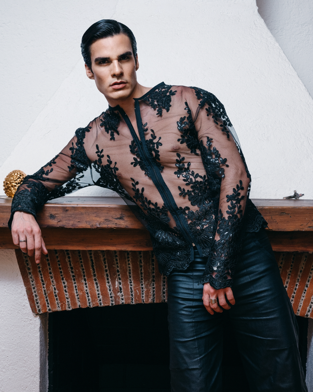 Lengua-Magazine-ft-Eduardo-Barajas-Soy-lo-que-soy-cantante-y-actor-mexicano