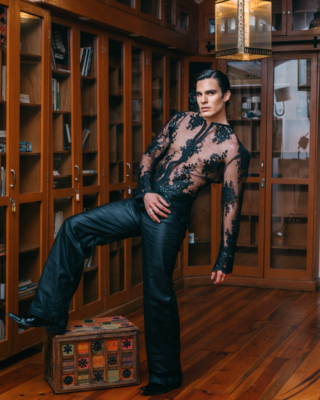 Lengua-Magazine-ft-Eduardo-Barajas-Soy-lo-que-soy-cantante-y-actor-mexicano