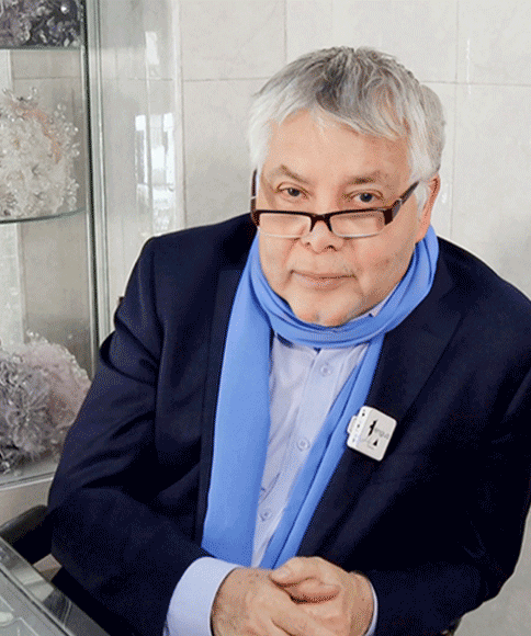 Lengua-Magazine-ft-Mitzy-El-disenador-de-las-estrellas-disenador-de-moda-mexicana